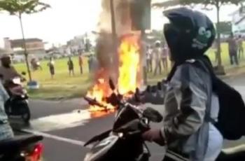 Sekelompok Anak SMA Hadang dan Rusak Mobil di Sudirman Saat Konvoi