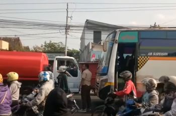 Ramai Bus Ngeblong Bikin Warga Geram & Nyaris Baku Hantam, Ternyata...