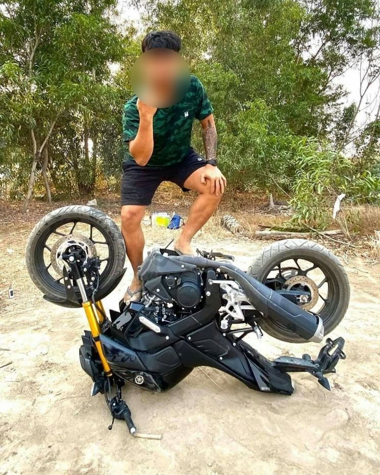 Viral Yamaha MT-15 dibalik lalu diinjak. (Instagram/@riderengine)