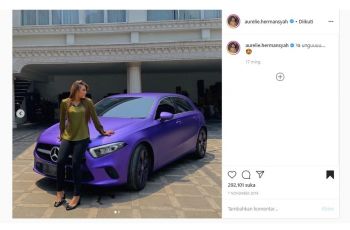 Potret Aurel Hermansyah di Depan Mobil Ungu, Mercedes-Benz Paling Murah