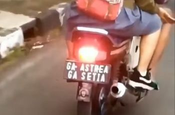 5 Meme Kocak Kisah Cinta Manusia Berdasar Merek Motor, Bener Nggak Nih?