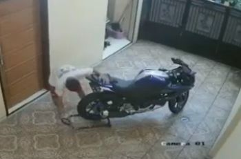 Yamaha R15 Masih Mulus Dibikin Rebahan oleh Bocah, Hal Sepele Ini Penyebabn