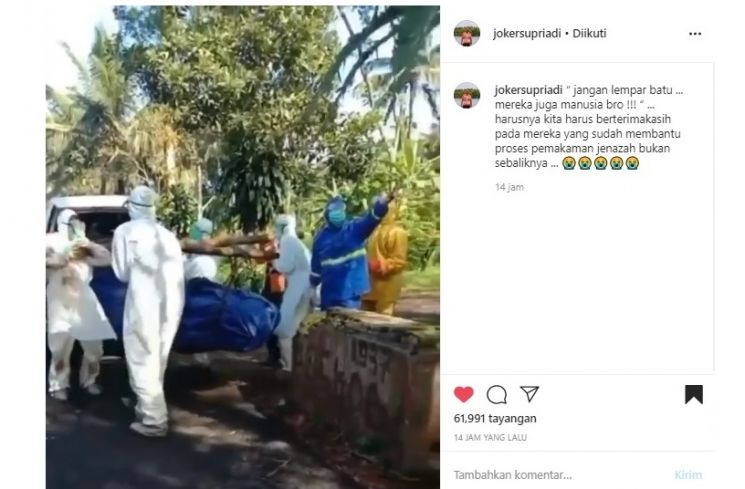 Iring-iringan jenazah sampai dikawal Aparat.[Instagram/@jokerpriadi]
