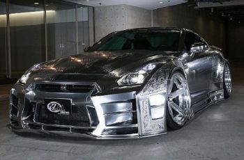 Nissan GT-R R35 Tampil Mewah, Dibungkus Kelir Perak dan Bodi Penuh Ukiran