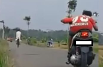 Pemotor Honda BeAT Bikin Ulah, Seruduk Petani yang Saat Naik Sepeda