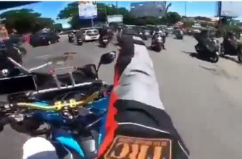 Viral Iringan-iringan Jenazah Rebutan Jalan dengan Mobil Ambulans, Lha Kok?