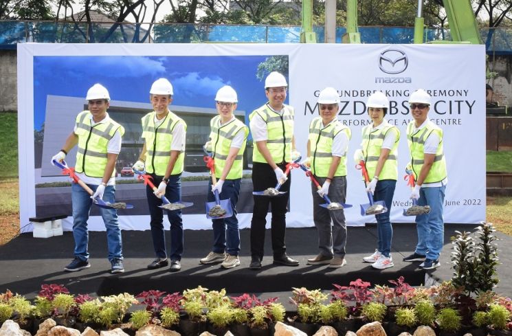 Upacara Groundbreaking sebagai awal pembangunan dealer baru Mazda Indonesia di BSD City (Dok. Mazda Indonesia)