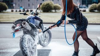 Cuci Steam Bikin Motor Mogok? Ternyata Ini 1 Bagian yang Haram Disemprot Kencang!