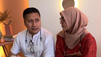 Unggahan Arie Untung Perlihatkan Detik-Detik Ustaz Yahya Waloni Meninggal Diserbu