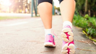 Bukan Sekadar Melangkah! Ini 5 Trik Jalan Kaki yang Ampuh Pangkas Berat Badan