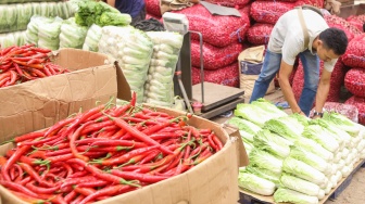 Harga Daging dan Cabai Mulai 'Ugal-ugalan', Polda Metro Jaya Tegur Pedagang di Pasar Kopro