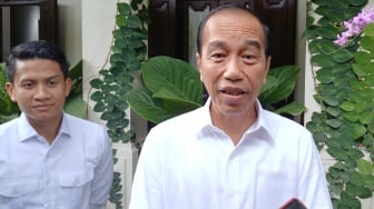 Jokowi Kenang Momen Disuruh-suruh Titiek Puspa: Menteri Saja Gak Ada yang Berani