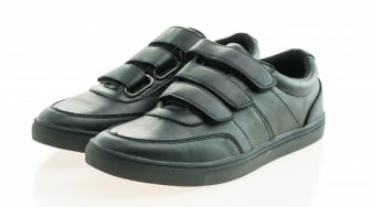 5 Sepatu Lokal Hitam untuk Anak SMP yang Awet Harga Rp100 Ribuan