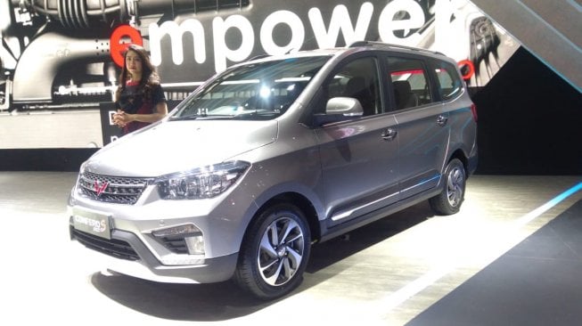 Wuling Motors memperkenalkan Wuling Cortez CT dan Wuling Confero S ACT dalam pameran IIMS 2019 di Jakarta, Kamis (25/4/2019). [Suara.com/Manuel Jeghesta Nainggolan]