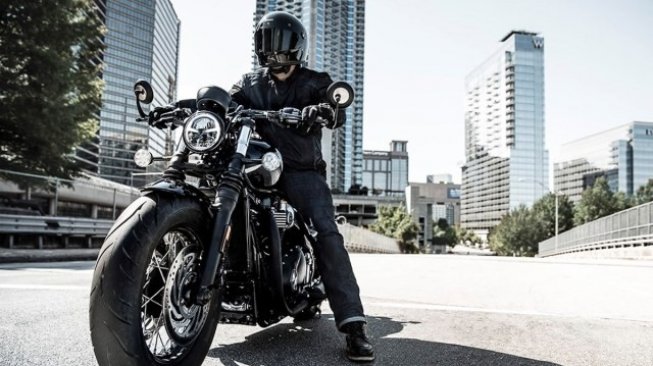 Kerja sama Triumph dengan Bajaj.