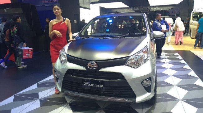 Toyota Calya dipamerkan di GIIAS 2019, Jumat (26/7/2019). [Suara.com/Manuel Jeghesta Nainggolan]