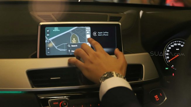 Tampilan mobil BMW The New X1 yang diluncurkan di Jakarta, Jumat (1/11). [Suara.com/Arya Manggala]