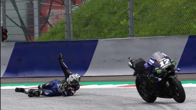 Vinales terpaksa menjatuhkan diri dan melompat dari motor (motoGP)