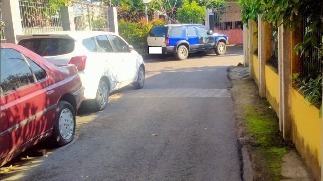 Parkir mobil sembarangan di gang sempit bikin publik geram (Twitter)