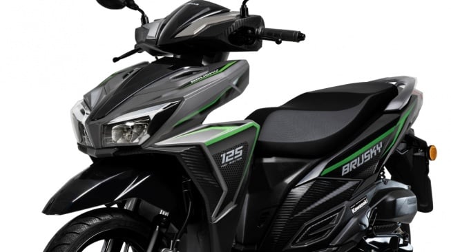 Kawasaki Brusky vs 3 Kompetitor Motor Matic 125cc, Mending Mana?