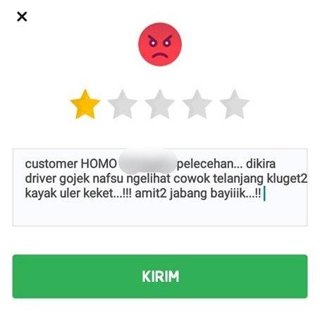 Pelanggan ojol ini viral gara-gara aksi nekat mempertontonkan alat viralnya. (Facebook)